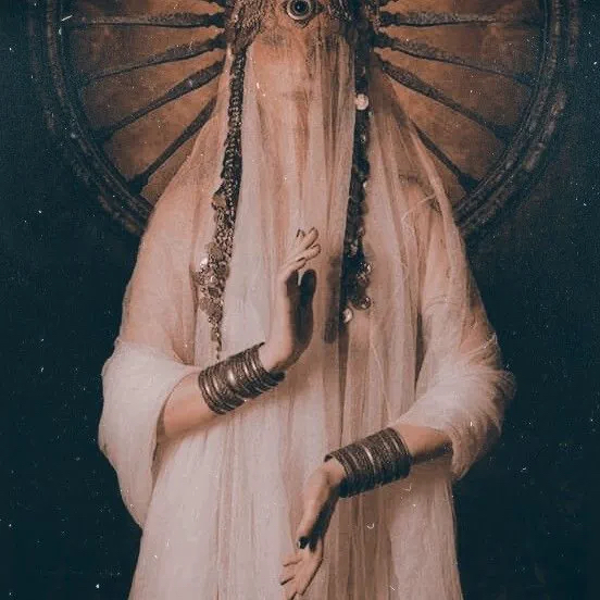 Veiled oracular figure